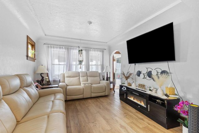 1017 N Chicago AVENUE, South Milwaukee, WI 53172