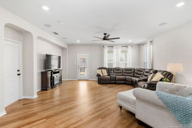 5104 DEVANADO WAY, San Antonio, TX 78261