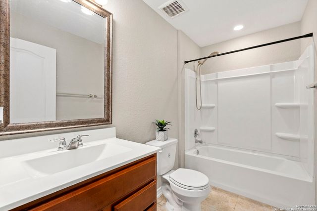 5104 DEVANADO WAY, San Antonio, TX 78261