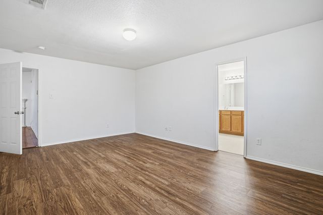 700 locustberry, Red Oak, TX 75154