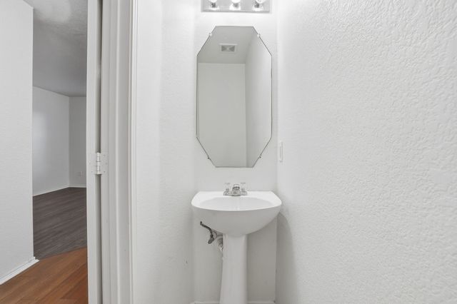 700 locustberry, Red Oak, TX 75154