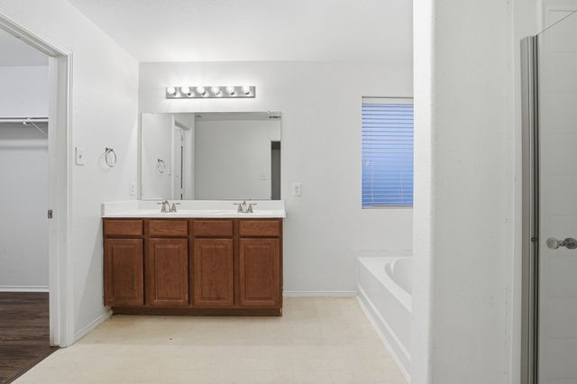 700 locustberry, Red Oak, TX 75154