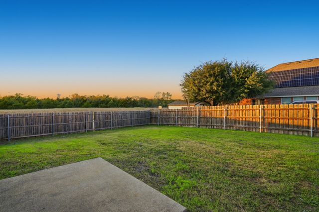 700 locustberry, Red Oak, TX 75154