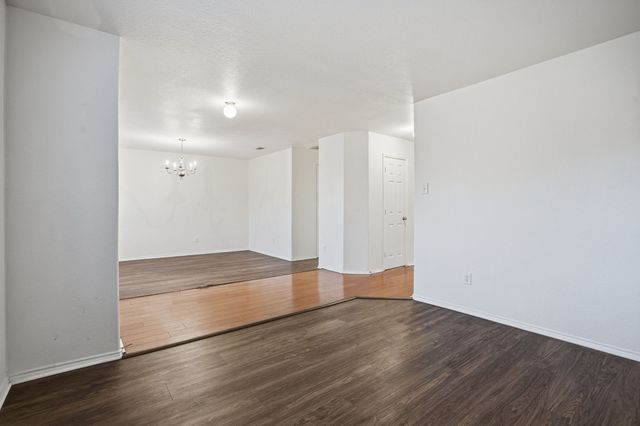 700 locustberry, Red Oak, TX 75154