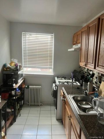 261-72 Langstone Ave Avenue UPPER, Glen Oaks, NY 11004