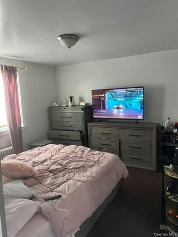 261-72 Langstone Ave Avenue UPPER, Glen Oaks, NY 11004