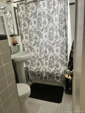 261-72 Langstone Ave Avenue UPPER, Glen Oaks, NY 11004