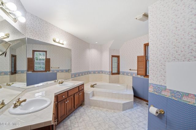 5246 Spring Creek Lane, Sylvania, OH 43560