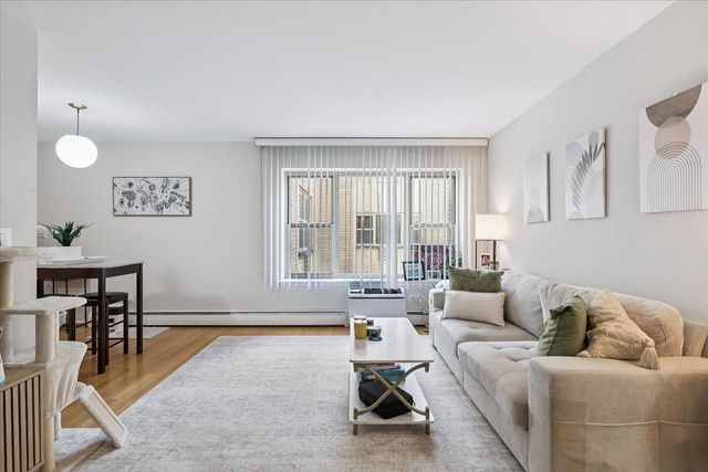 420 W Aldine Avenue 404, Chicago, IL 60657