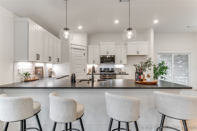 12901 S 21st Place E, Jenks, OK 74037