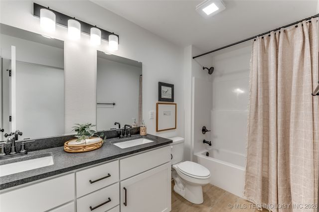 12901 S 21st Place E, Jenks, OK 74037