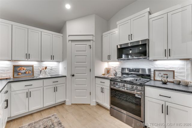 12901 S 21st Place E, Jenks, OK 74037