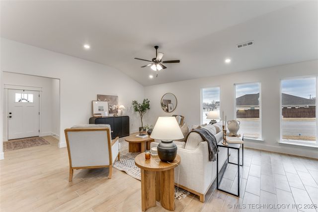 12901 S 21st Place E, Jenks, OK 74037