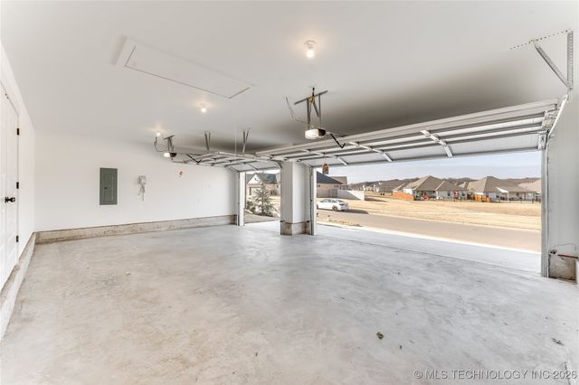 12901 S 21st Place E, Jenks, OK 74037