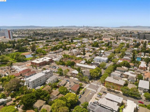 389 38Th St, Oakland, CA 94609