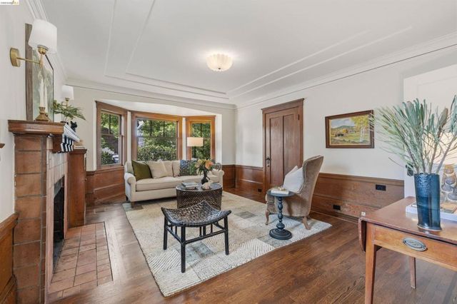 389 38Th St, Oakland, CA 94609