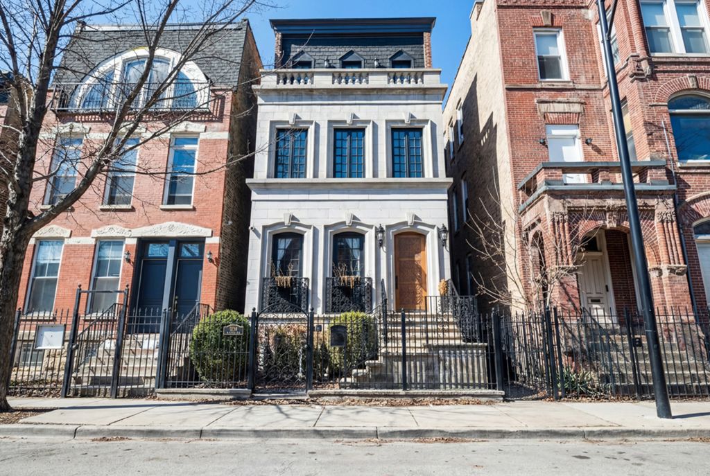 1220 N Damen Avenue, Chicago, IL 60622