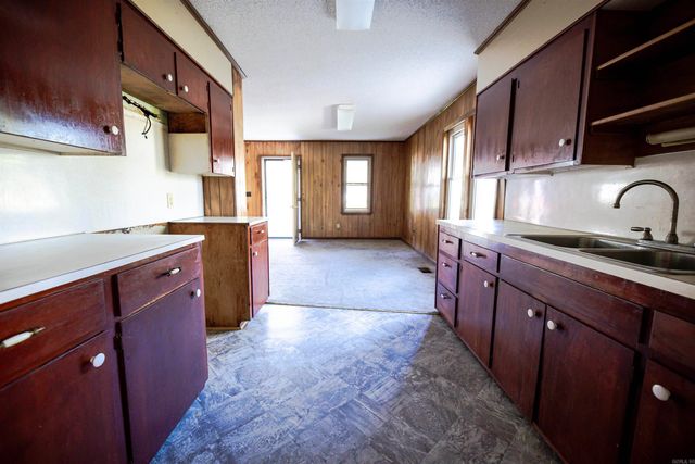 1421 Scotia St, Camden, AR 71701