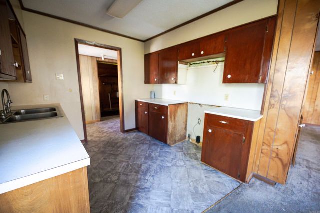 1421 Scotia St, Camden, AR 71701