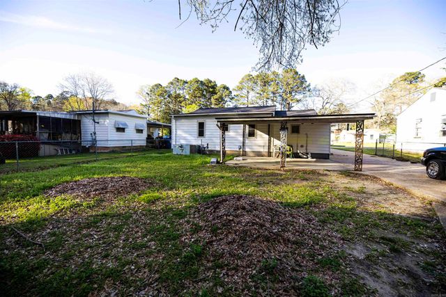 1421 Scotia St, Camden, AR 71701