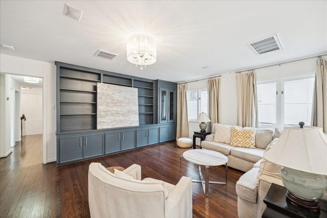 3109 Avalon Place, Houston, TX 77019