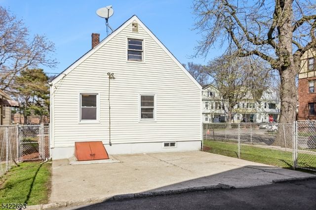 43 Rhode Island Ave, East Orange City, NJ 07018