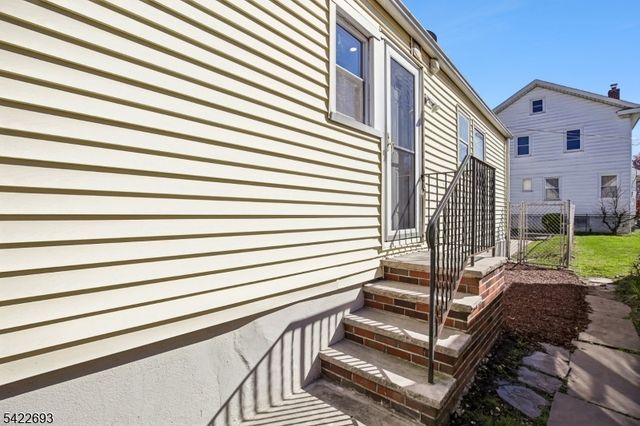 43 Rhode Island Ave, East Orange City, NJ 07018