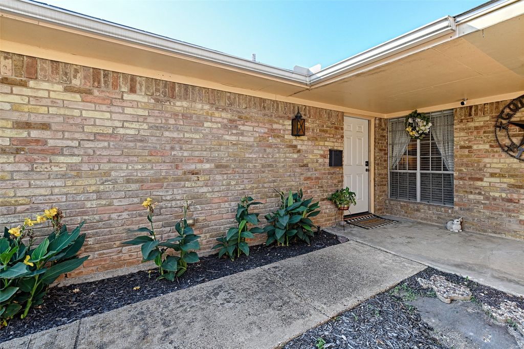 2903 Country Place Court, Carrollton, TX 75006