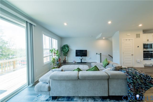 586 Hazel Dr, Henrico, VA 23233