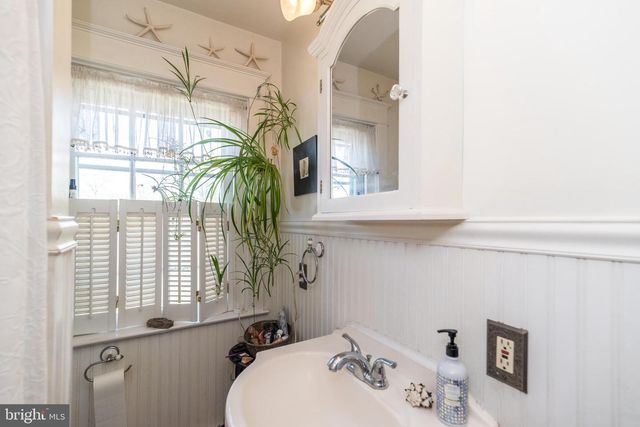 413 PERKIOMEN AVE, Lansdale, PA 19446