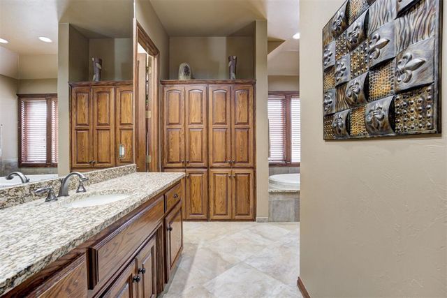 1916 Worthington Lane, Edmond, OK 73013