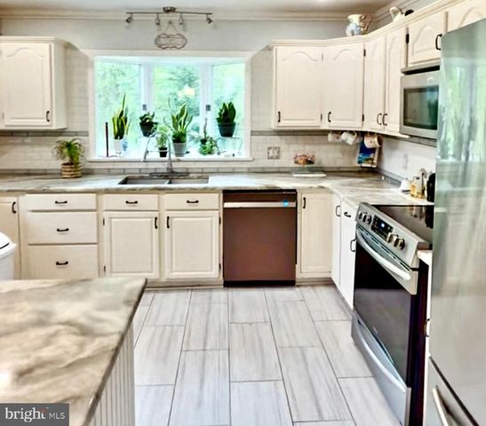 101 DENOW RD, Lawrence, NJ 08648