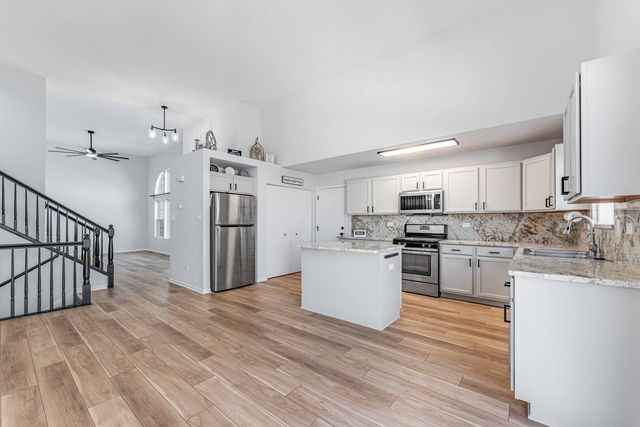 2057 W Helen Drive, Romeoville, IL 60446