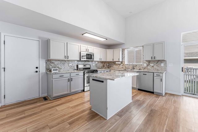2057 W Helen Drive, Romeoville, IL 60446