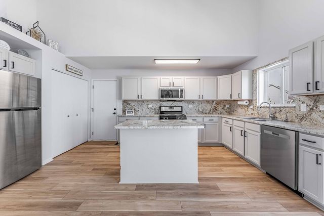 2057 W Helen Drive, Romeoville, IL 60446