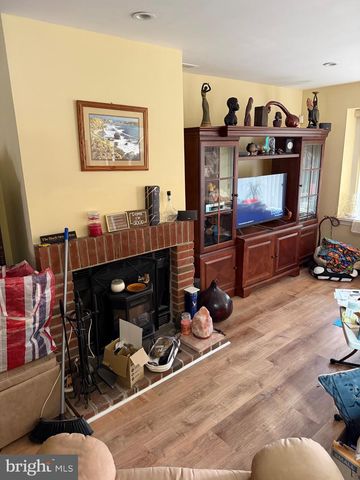 14 HARRINGTON LN, Sicklerville, NJ 08081