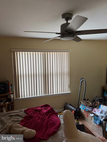 14 HARRINGTON LN, Sicklerville, NJ 08081