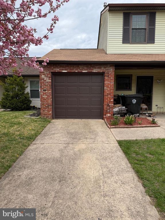 14 HARRINGTON LN, Sicklerville, NJ 08081