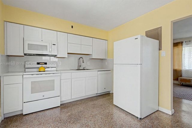 616 NW 3rd Ct, Hallandale Beach, FL 33009