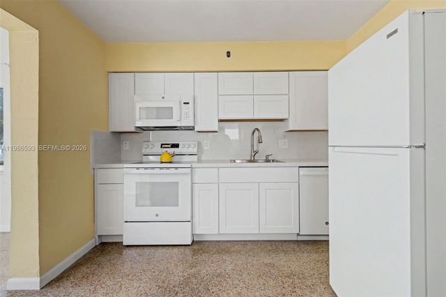 616 NW 3rd Ct, Hallandale Beach, FL 33009