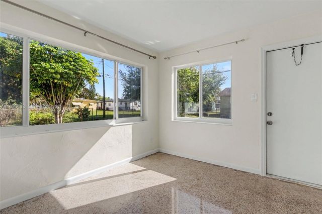 616 NW 3rd Ct, Hallandale Beach, FL 33009