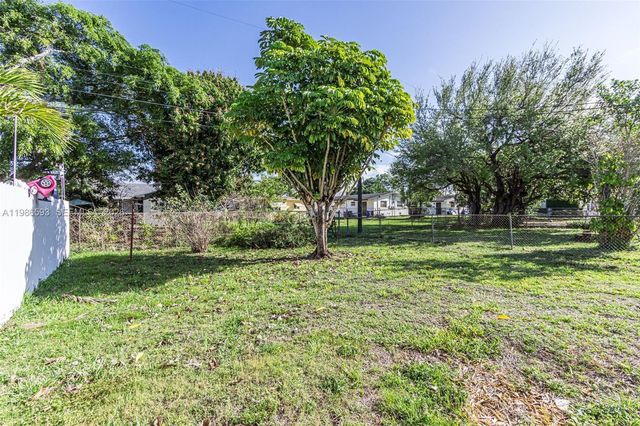 616 NW 3rd Ct, Hallandale Beach, FL 33009