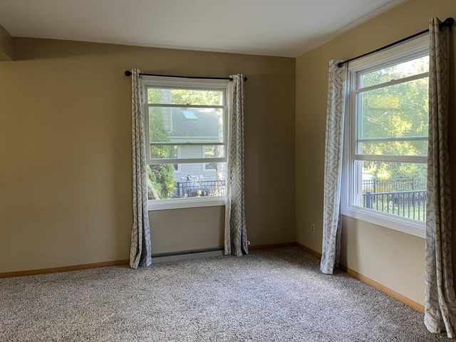 725 S Silverbrook DRIVE, West Bend, WI 53095