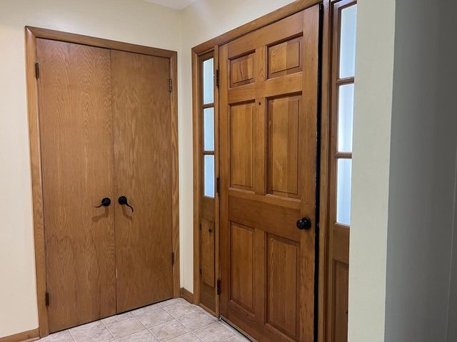 725 S Silverbrook DRIVE, West Bend, WI 53095