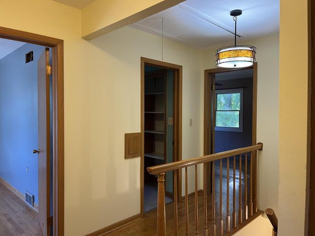 725 S Silverbrook DRIVE, West Bend, WI 53095