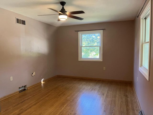 725 S Silverbrook DRIVE, West Bend, WI 53095