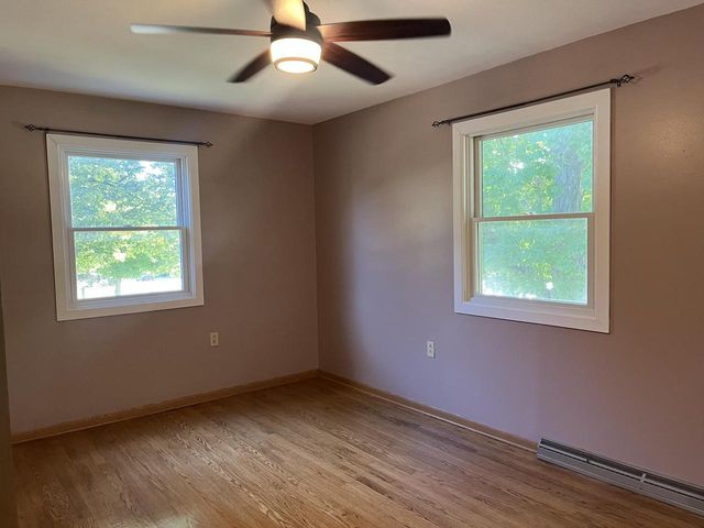 725 S Silverbrook DRIVE, West Bend, WI 53095