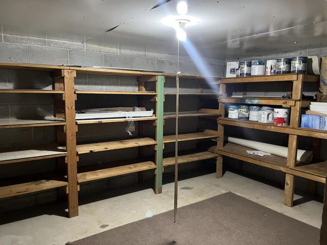 725 S Silverbrook DRIVE, West Bend, WI 53095