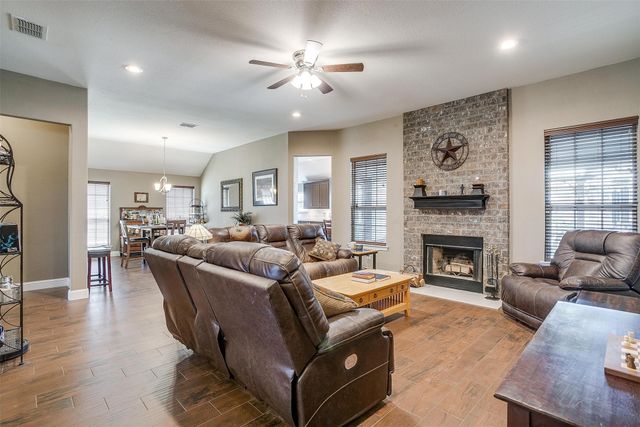 2004 Hill Crest Court, Weatherford, TX 76086