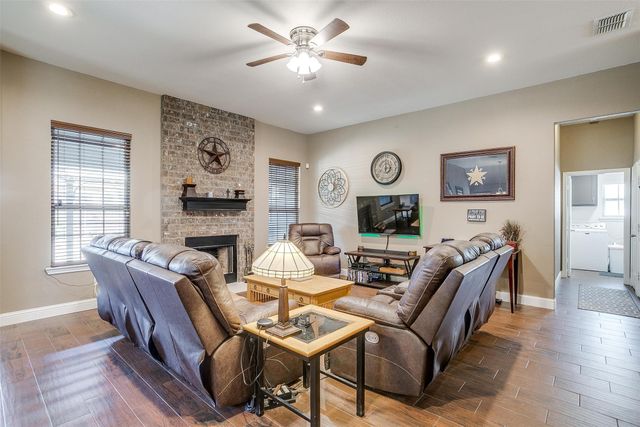 2004 Hill Crest Court, Weatherford, TX 76086